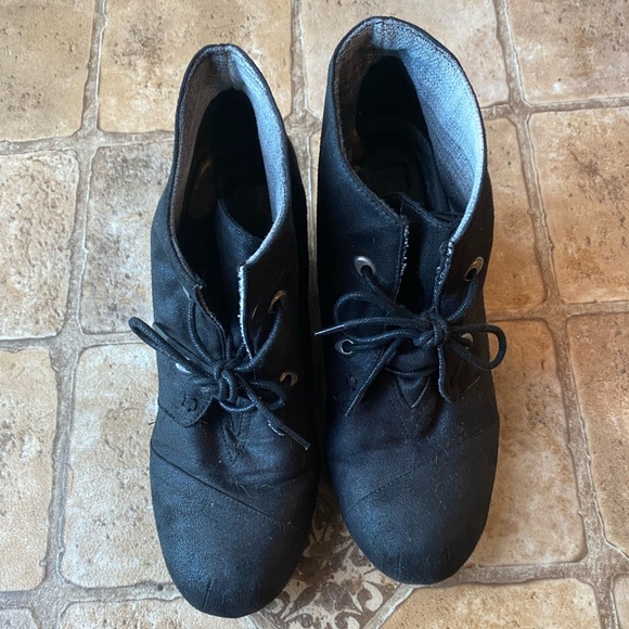 Maurices Black Wedge Booties Size 9 - Picture 2 of 5